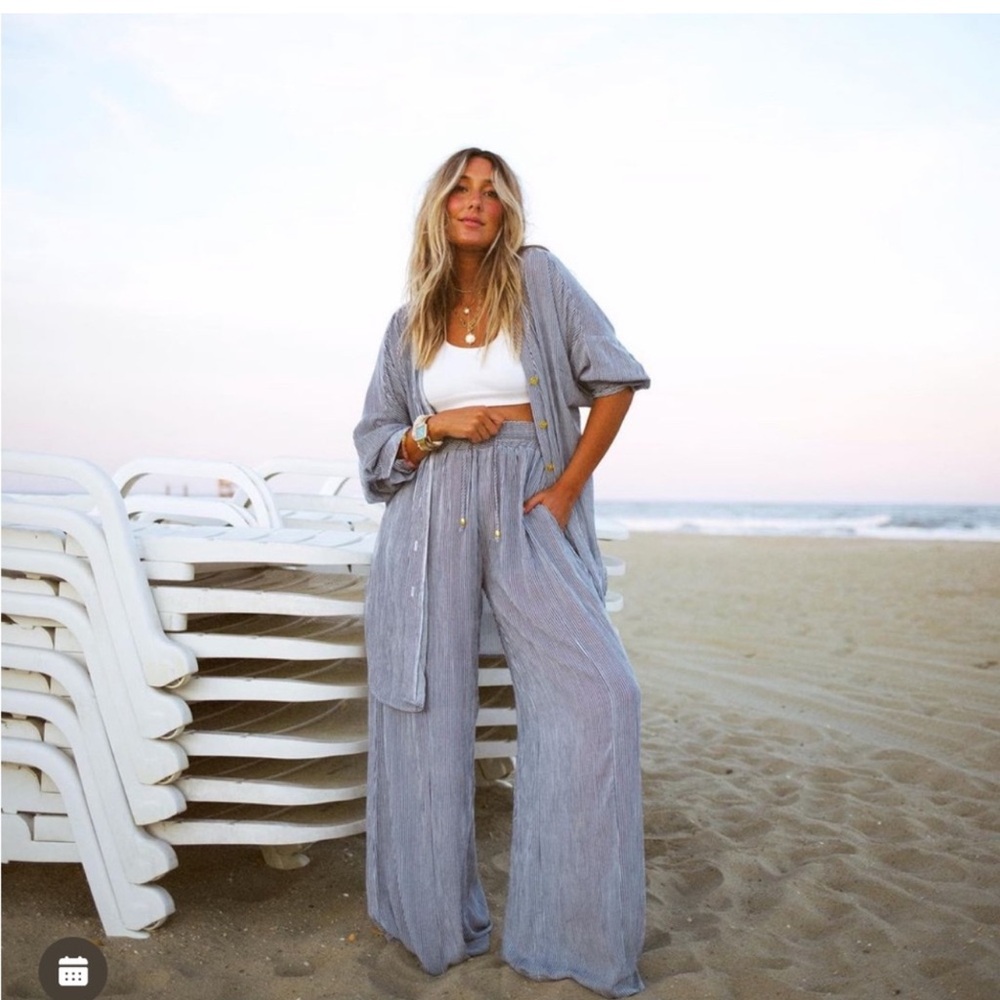 Caitlyn Warkomski How Do YOU Wear That Essential Set